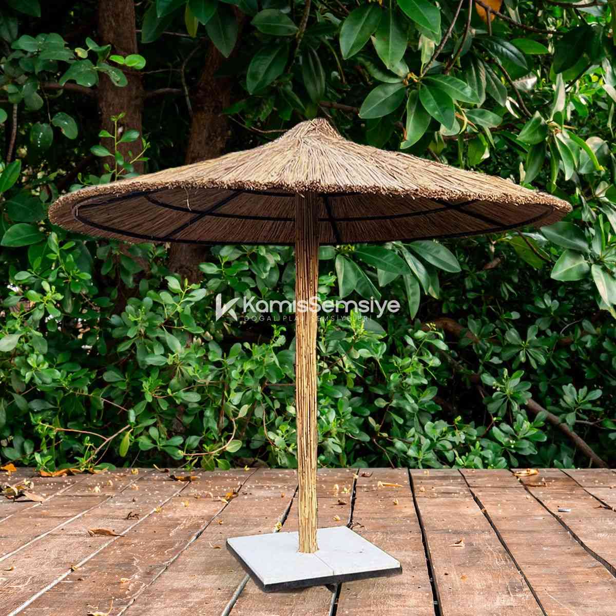 Kamış Şemsiye İle Havuz ve Plaj Dekorasyonu