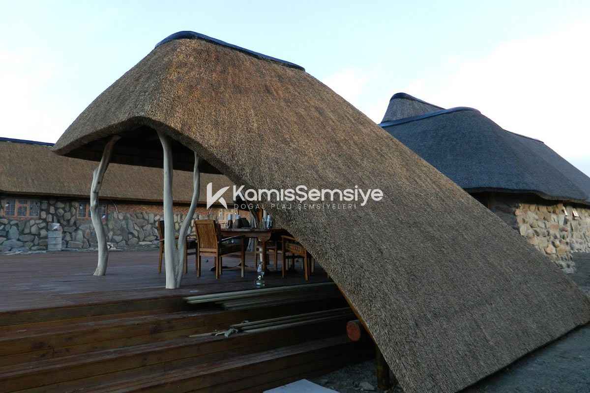 Oteller Kirpi Kamış Çatıyı Tercih Ediyor